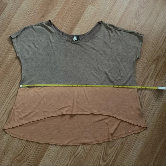 Free People Oversized Beige Peach Color block High Low Crop Top Size XS - Picture 5 of 10